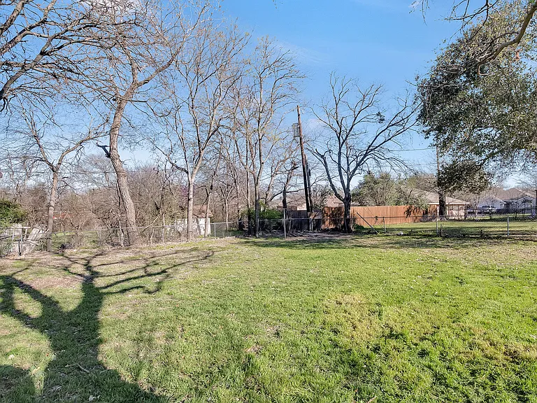 1009 Meadow Park Dr — Photo 13