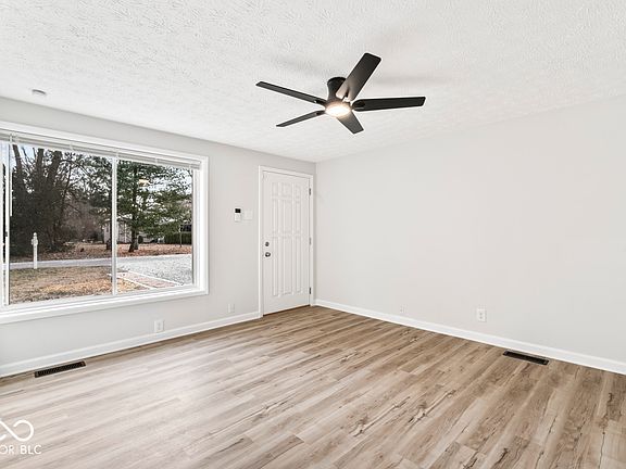 5th image of 5216 Sunny Meade Ln
