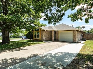 10001 Leatherwood Dr, Fort Worth, TX 76108