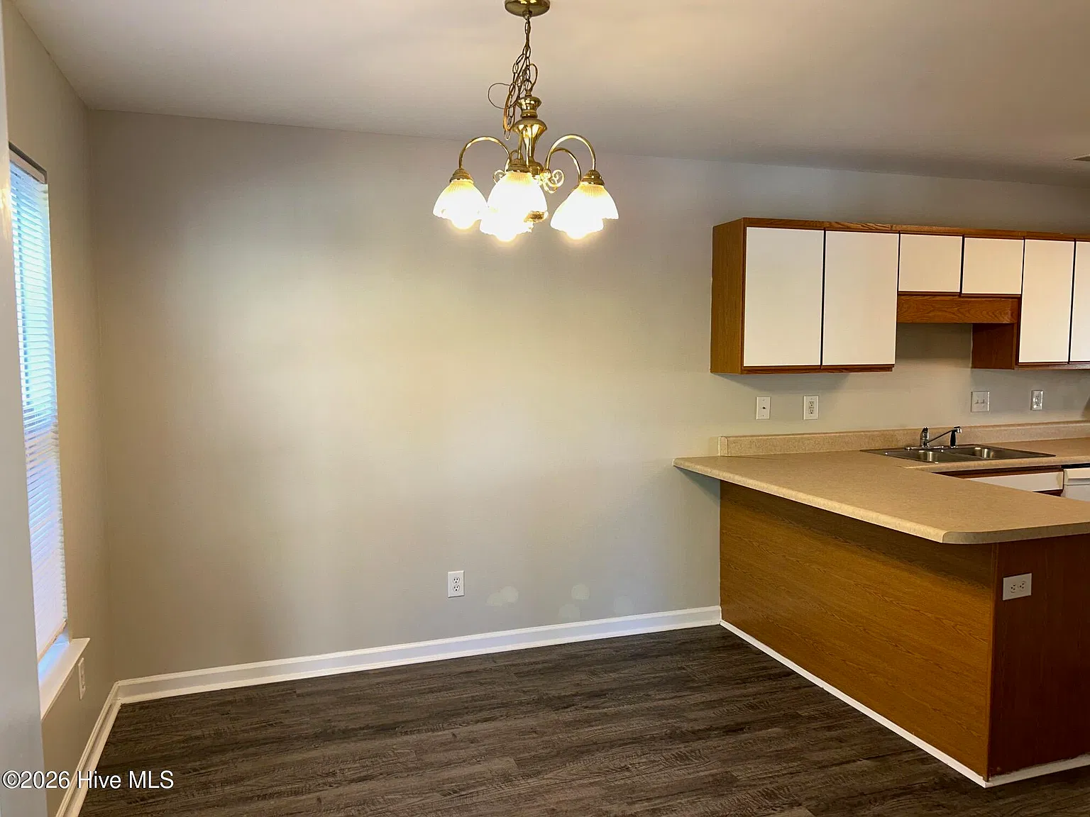 3 bed, 2.0 bath, 1304 sqft, $1,250 — Photo 3