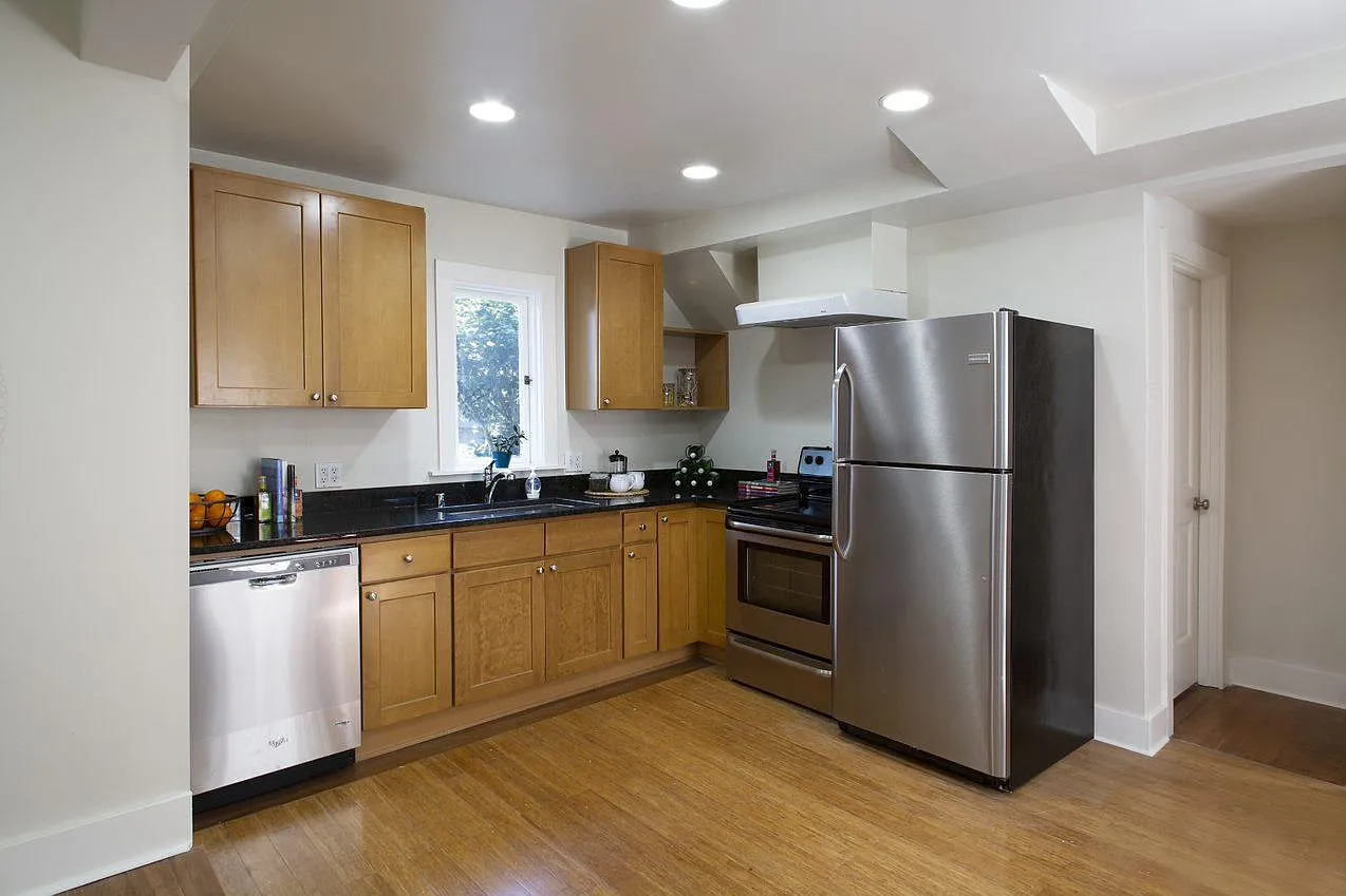 2604 Mayfair Ave N — Photo 4