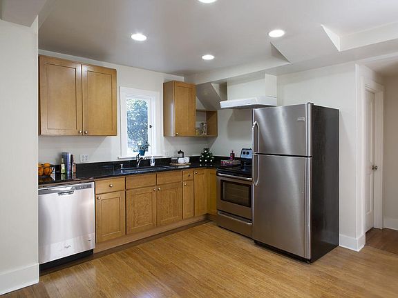 4th image of 2604 Mayfair Ave N #B