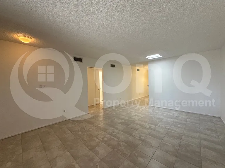 3930 N Stone Ave — Photo 6