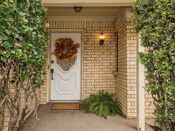 3rd image of 3402 Woodside Dr