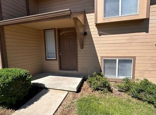 $895 - 2 bed 1.5 bath beautiful bi-level apartment, Wichita, KS 67207