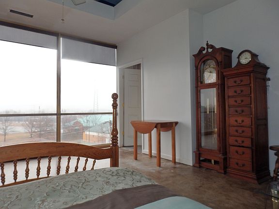 3rd image of 1612 Cleveland Ave Suite 401