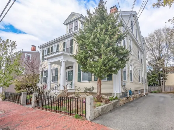 3 Orange St APT 5, Newburyport, MA 01950