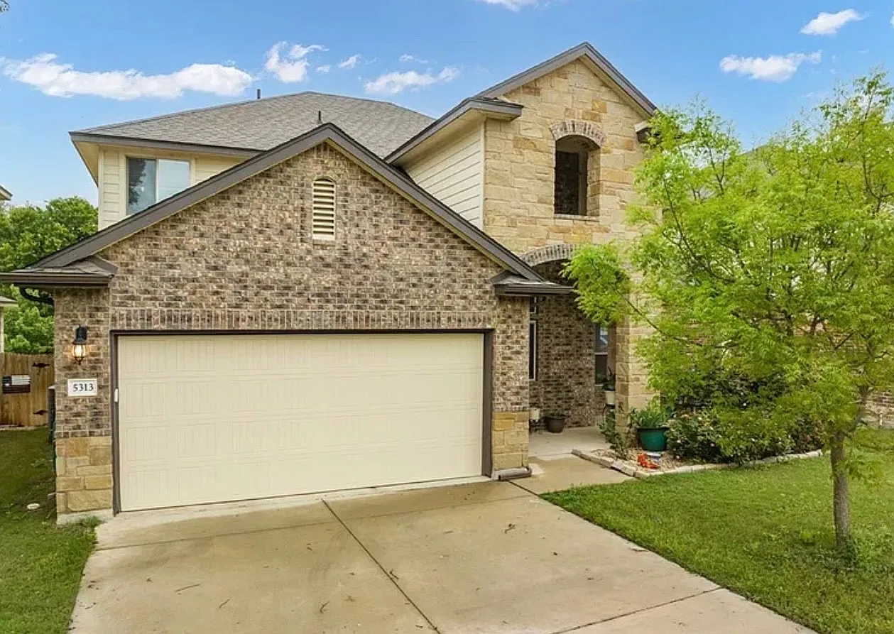 5 bed, 2647 sqft, $3,300 — Photo 2