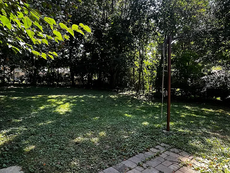 183 Wellington St E #1 — Photo 22