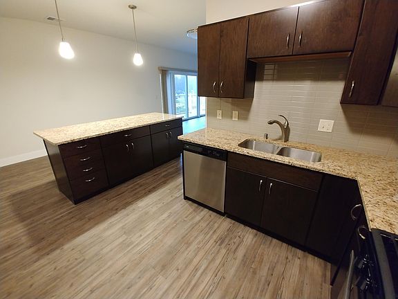 3rd image of 416 E Verona Ave #202