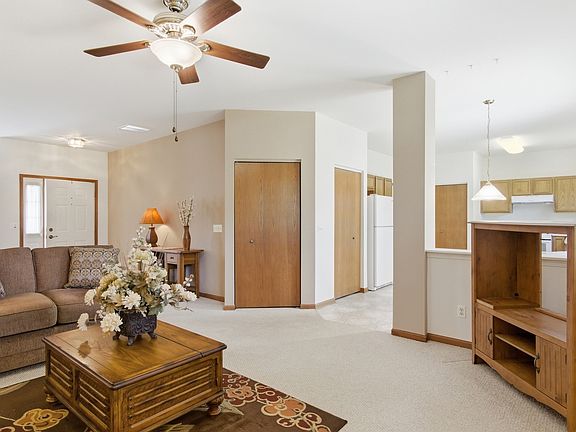 4th image of 672 S Cadillac Cir