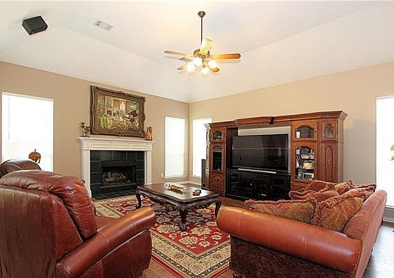 4th image of 1204 Baldcypress Ln
