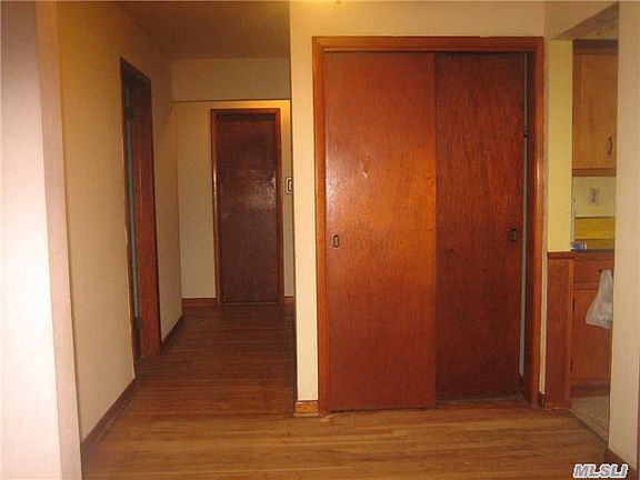 5th image of 18 Linberg Ave