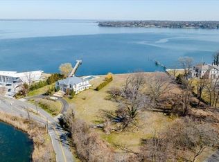 235 Kings Point Rd, Great Neck, NY 11024