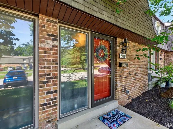 210 Braeshire Dr APT D, Ballwin, MO 63021