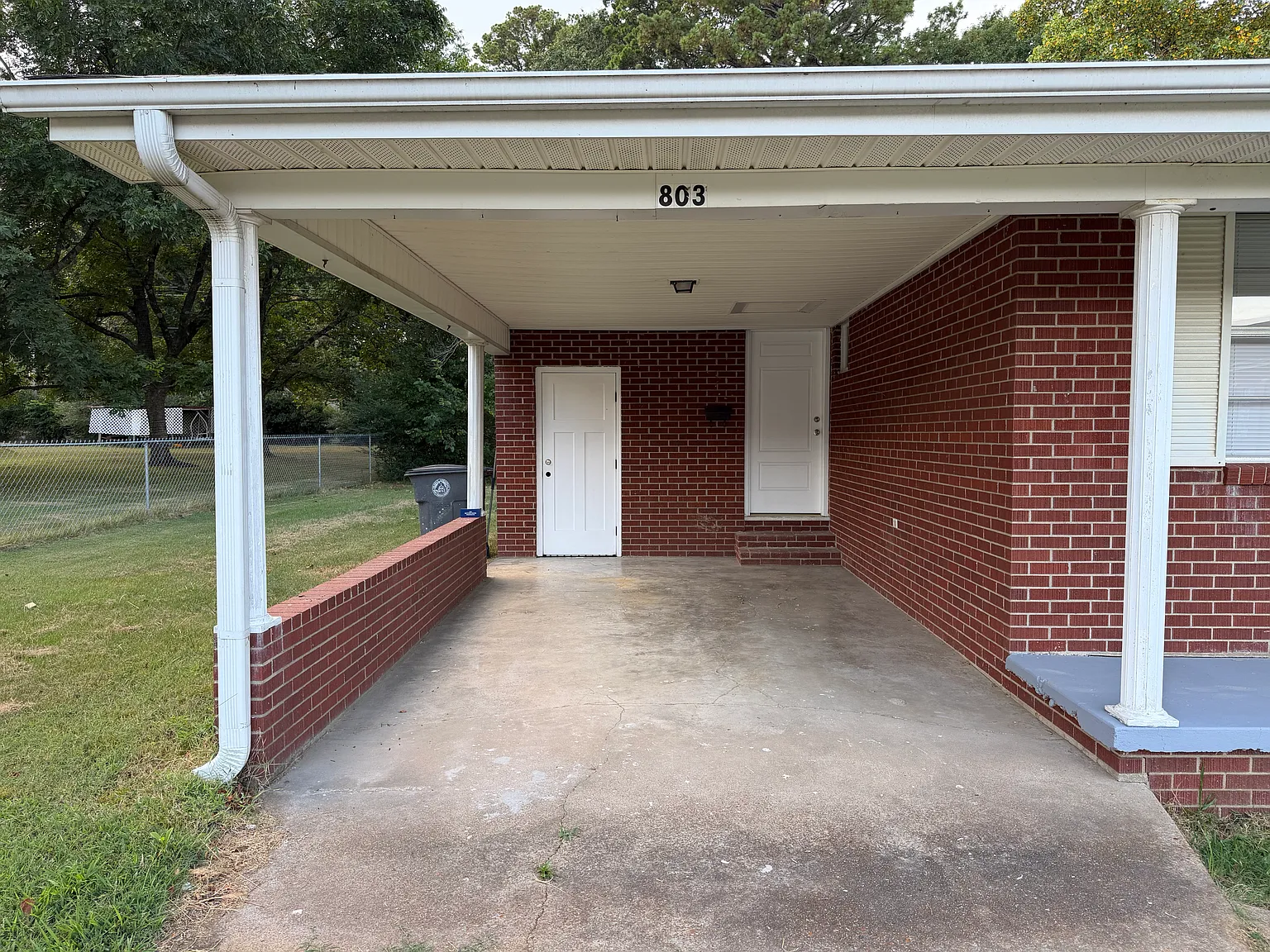 2 bed, 923 sqft, $1,200 — Photo 3