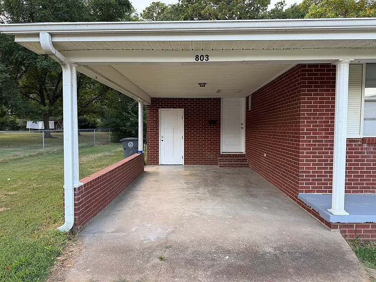 803 N Main St — Photo 3