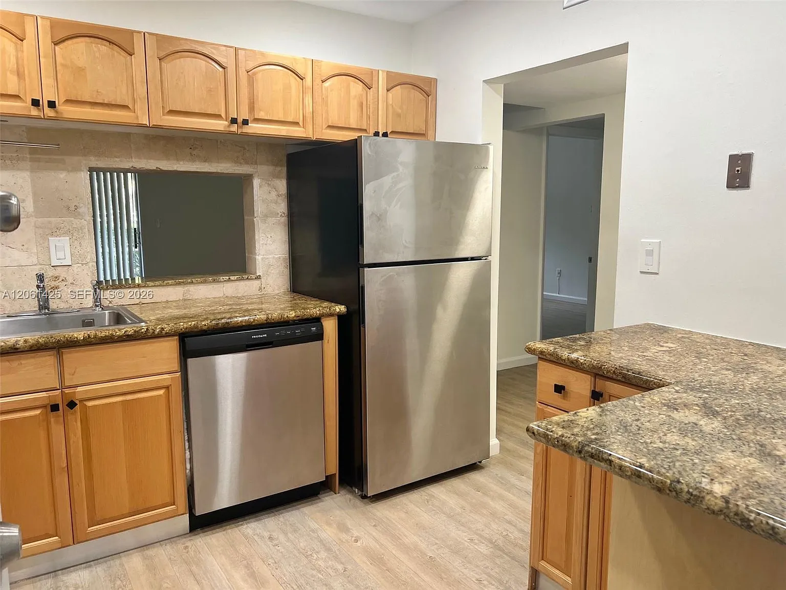 Ken-Dade No 2 Condominium — Photo 4