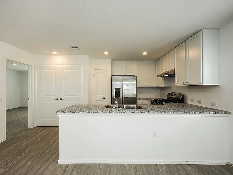 939 Cook Bnd — Photo 4