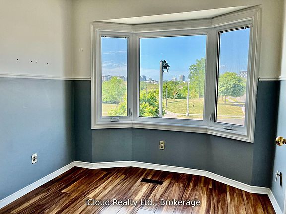 4th image of 40 Glenashton Dr