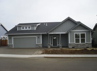 415 NE Holiday Ave, Dallas, OR 97338