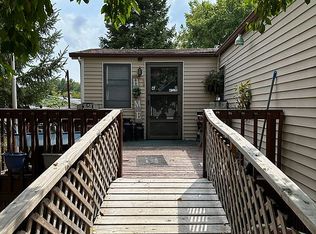 16 Video Ct, Iowa City, IA 52240