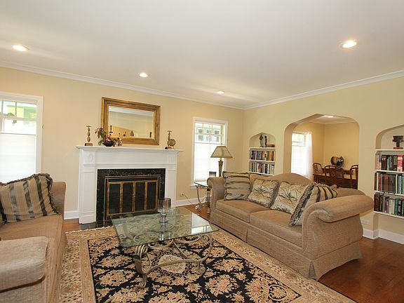 3rd image of 711 Bonnie Brae Pl
