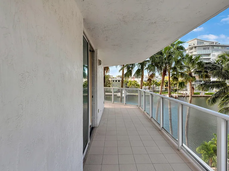 5900 Collins Ave #408-A — Photo 2