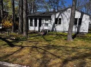 9 Annette Ave, Smithtown, NY 11787