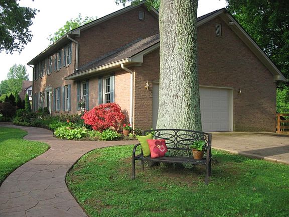 3rd image of 88 Summertree Dr