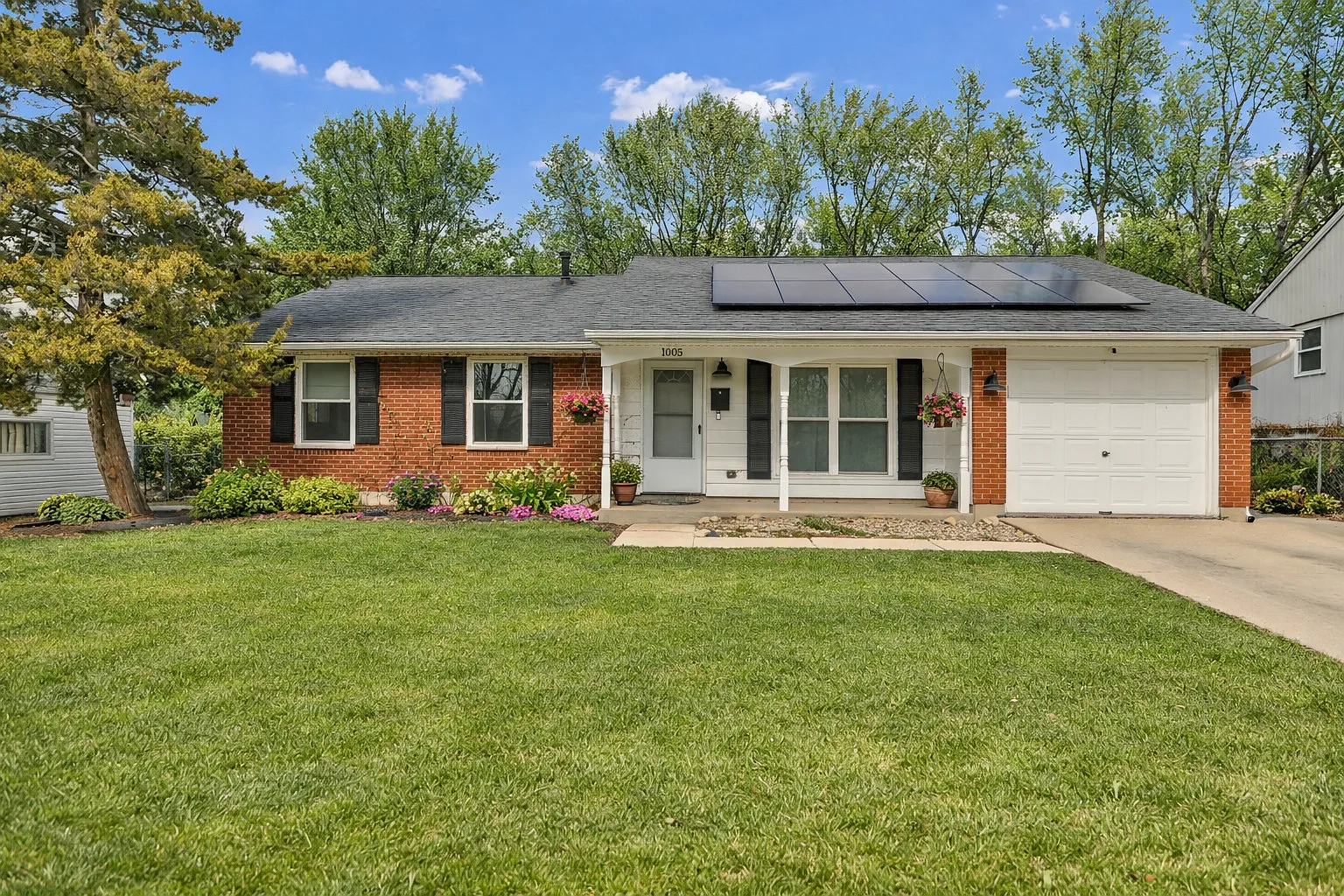 1005 Meadow Ln photo 1