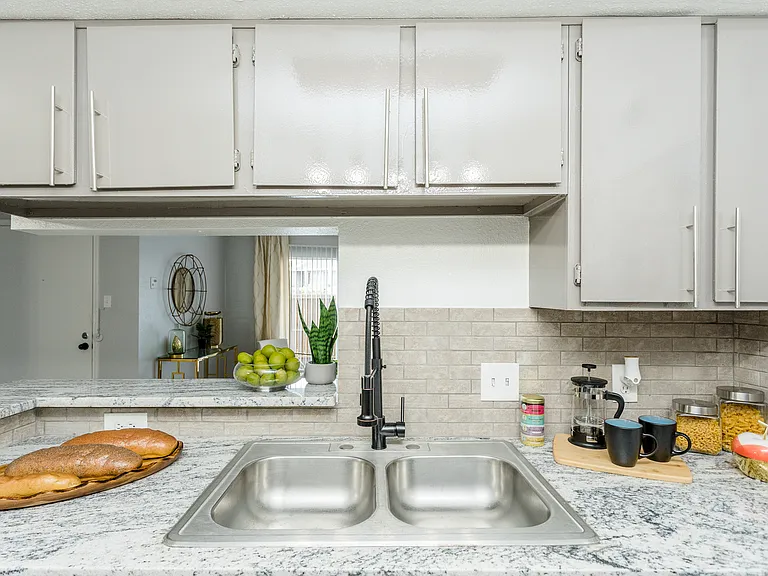 Villa Solano Apartments — Photo 14