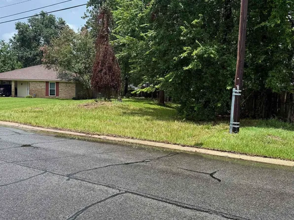 8455 Kensington Dr, Baton Rouge, LA 70809