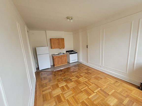 2nd image of 217 W 238th St APT 21
