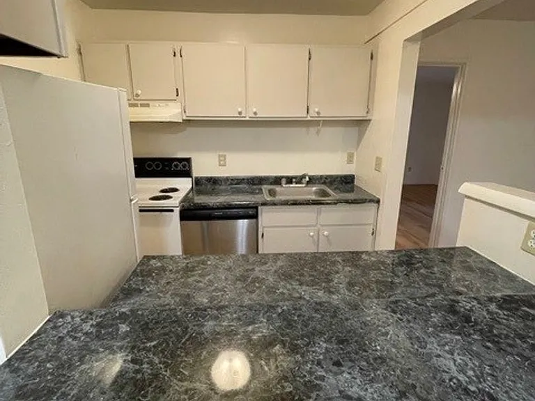 University Park Apartments near Cornell University — Photo 403