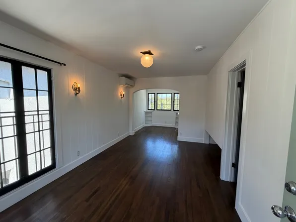 409 Wheeling Way, Los Angeles, CA 90042