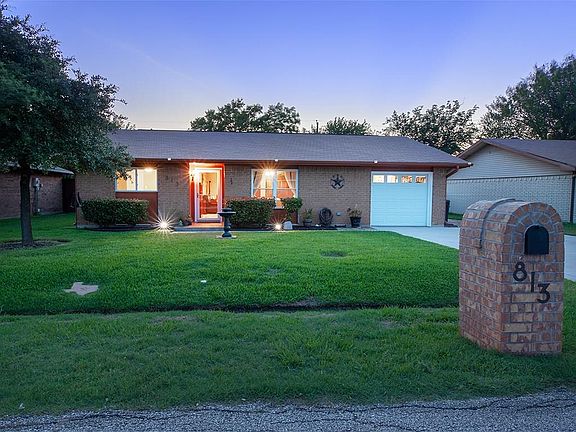 2nd image of 813 Bullock Dr