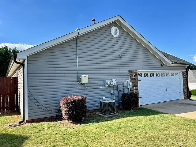 3 bed, 1500 sqft, $2,100 — Photo 2