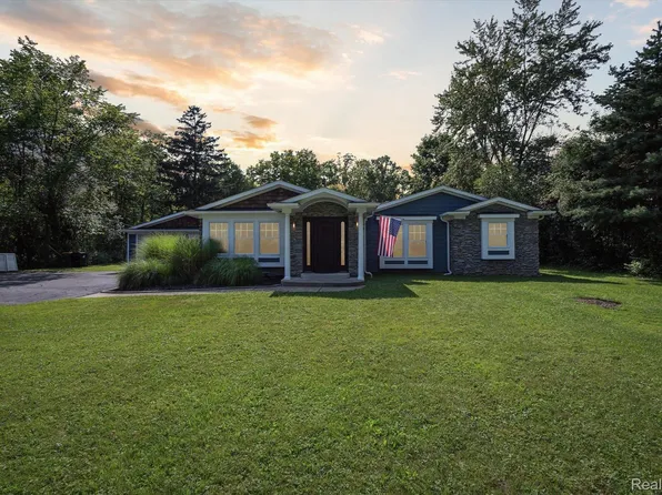 23545 Canfield Ave, Farmington Hills, MI 48336