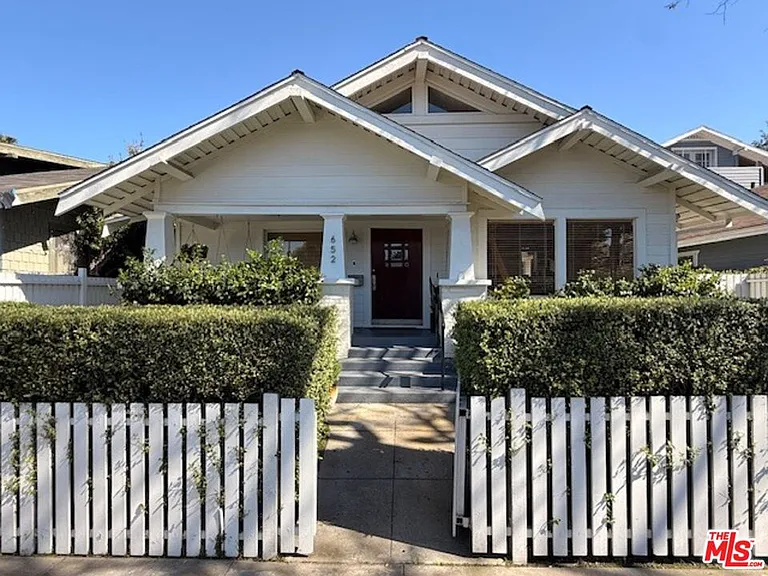 652 Woodlawn Ave — Photo 1