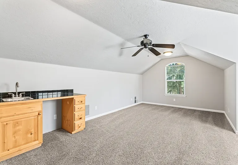 552 E Whitney Ct — Photo 31