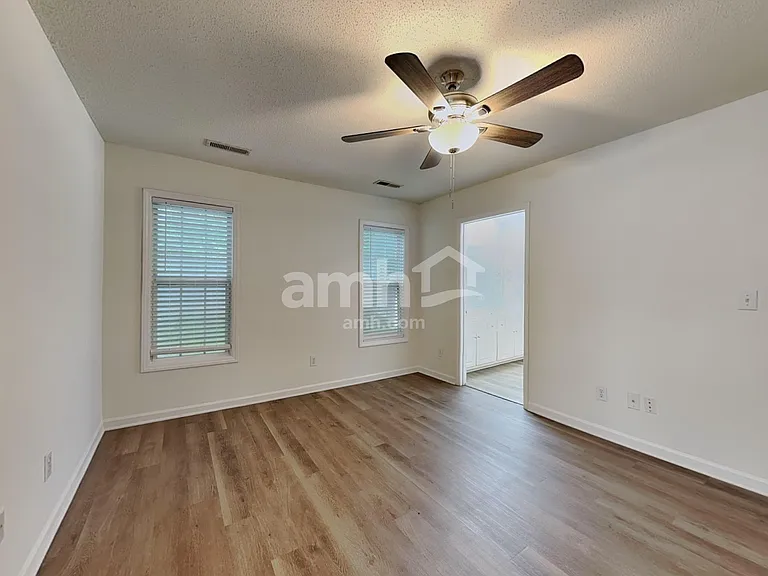5640 Regent Village Dr — Photo 8