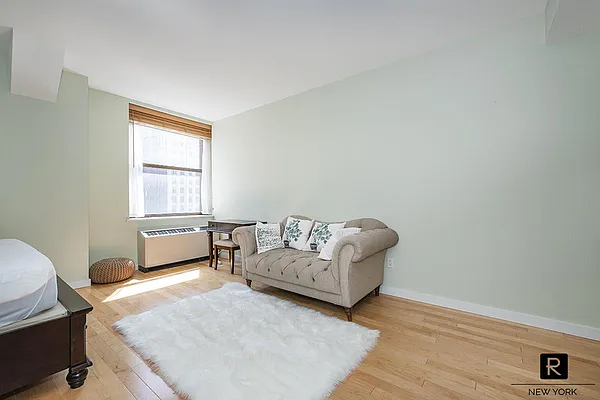 Rented by R New York | media 3