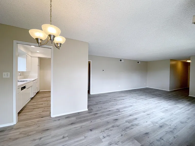 350 S Oakland Ave — Photo 2
