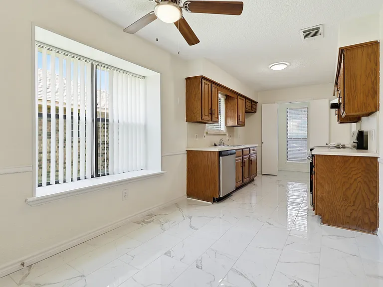 3133 Landover Dr — Photo 10