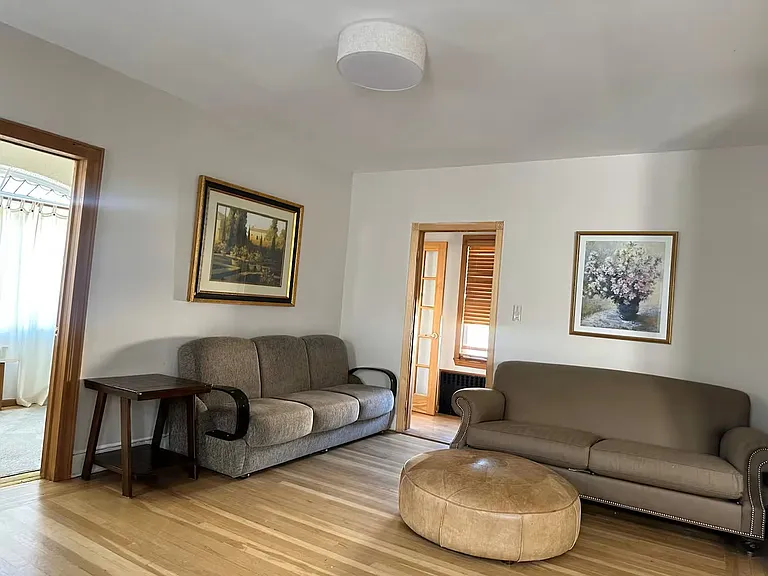 160 E Walnut St — Photo 4