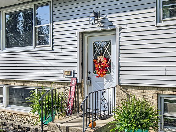 4th image of 161 E Wood St
