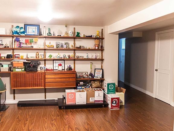3rd image of 298 Empress Ave