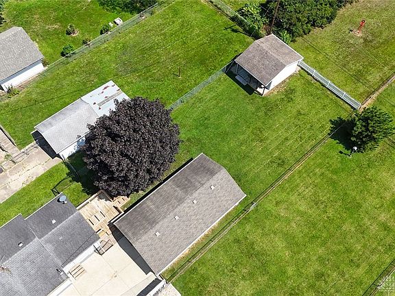 3rd image of 1705 Winona Dr
