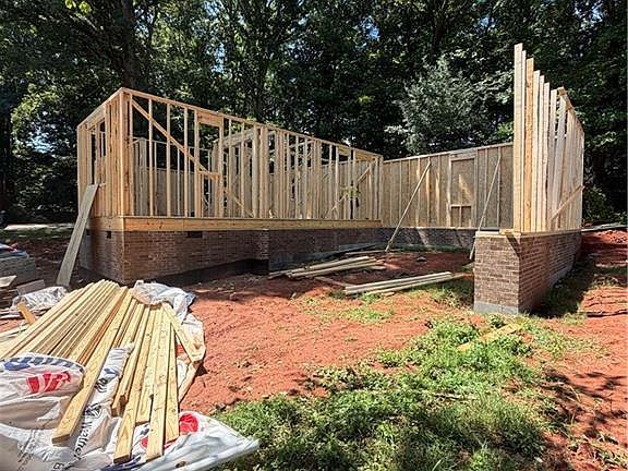 4th image of 605 Sommerdale Ct